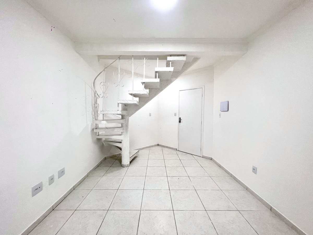  - Casa de condomínio à venda, no Maria Eduarda em Praia Grande, Canto do Forte, com 2 quartos, 65,80m²